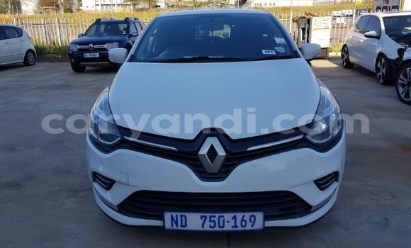 Buy Used Renault Clio White Car in Lusaka in Zambia