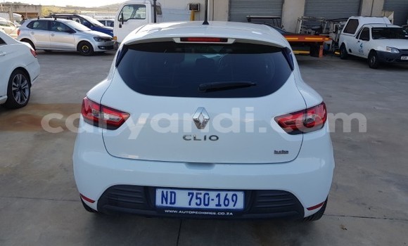Acheter Occasion Voiture Renault Clio Blanc à Lusaka, Zambie Acheter Occasion Voiture Renault Clio Blanc à Lusaka, Zambie