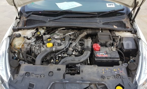 Acheter Occasion Voiture Renault Clio Blanc à Lusaka, Zambie Acheter Occasion Voiture Renault Clio Blanc à Lusaka, Zambie