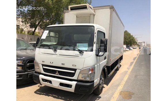 Nunua Imported Mitsubishi Fuso Nyeupe Lori ndani ya Import - Dubai nchini Zambia Nunua Imported Mitsubishi Fuso Nyeupe Lori ndani ya Import - Dubai nchini Zambia