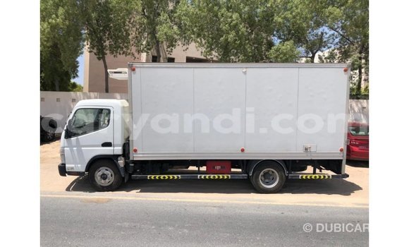 Nunua Imported Mitsubishi Fuso Nyeupe Lori ndani ya Import - Dubai nchini Zambia Nunua Imported Mitsubishi Fuso Nyeupe Lori ndani ya Import - Dubai nchini Zambia