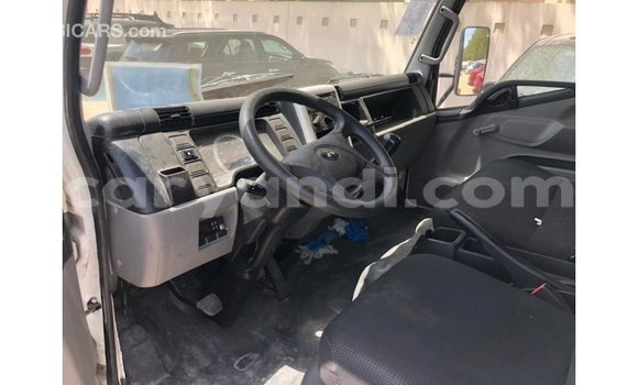 Nunua Imported Mitsubishi Fuso Nyeupe Lori ndani ya Import - Dubai nchini Zambia Nunua Imported Mitsubishi Fuso Nyeupe Lori ndani ya Import - Dubai nchini Zambia
