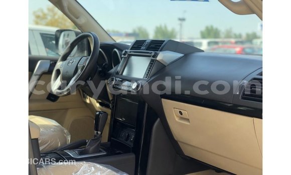 Acheter Import Voiture Toyota Prado Blanc à Import - Dubai, Zambie Acheter Import Voiture Toyota Prado Blanc à Import - Dubai, Zambie