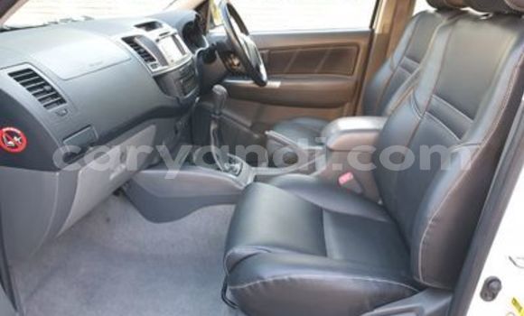 Acheter Occasion Voiture Toyota Hilux Blanc à Livingstone, Zambie Acheter Occasion Voiture Toyota Hilux Blanc à Livingstone, Zambie