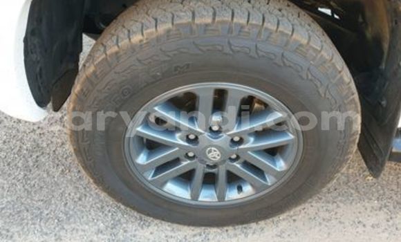 Acheter Occasion Voiture Toyota Hilux Blanc à Livingstone, Zambie Acheter Occasion Voiture Toyota Hilux Blanc à Livingstone, Zambie