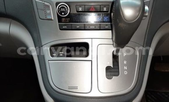Acheter Occasion Voiture Hyundai H1 Blanc à Livingstone, Zambie Acheter Occasion Voiture Hyundai H1 Blanc à Livingstone, Zambie