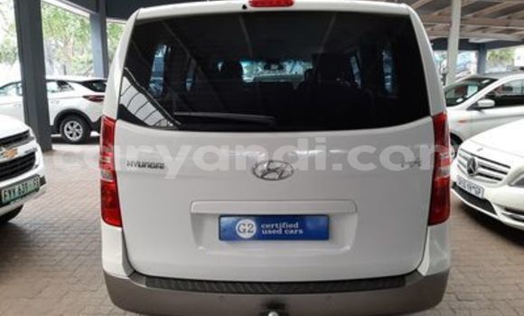 Acheter Occasion Voiture Hyundai H1 Blanc à Livingstone, Zambie Acheter Occasion Voiture Hyundai H1 Blanc à Livingstone, Zambie