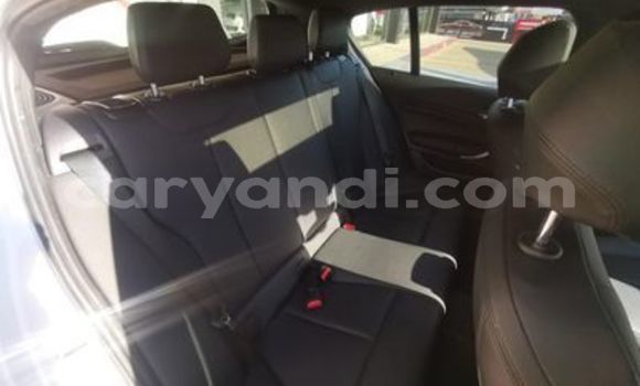 Acheter Occasion Voiture BMW 1–Series Blanc à Chipata, Zambie Acheter Occasion Voiture BMW 1–Series Blanc à Chipata, Zambie