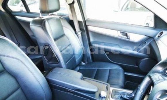 Acheter Occasion Voiture Mercedes‒Benz C–Class Blanc à Livingstone, Zambie Acheter Occasion Voiture Mercedes‒Benz C–Class Blanc à Livingstone, Zambie