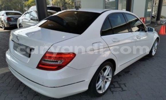 Acheter Occasion Voiture Mercedes‒Benz C–Class Blanc à Livingstone, Zambie Acheter Occasion Voiture Mercedes‒Benz C–Class Blanc à Livingstone, Zambie