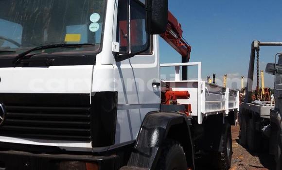 Acheter Occasion Utilitaire Mercedes–Benz Truck Blanc à Chingola, Zambie Acheter Occasion Utilitaire Mercedes–Benz Truck Blanc à Chingola, Zambie