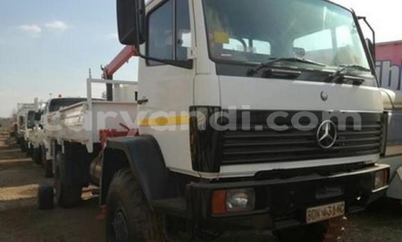 Acheter Occasion Utilitaire Mercedes–Benz Truck Blanc à Chingola, Zambie Acheter Occasion Utilitaire Mercedes–Benz Truck Blanc à Chingola, Zambie