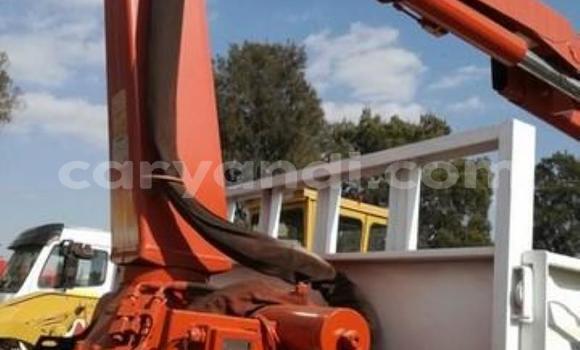 Acheter Occasion Utilitaire Mercedes–Benz Truck Blanc à Chingola, Zambie Acheter Occasion Utilitaire Mercedes–Benz Truck Blanc à Chingola, Zambie