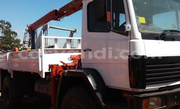 Acheter Occasion Utilitaire Mercedes–Benz Truck Blanc à Chingola, Zambie Acheter Occasion Utilitaire Mercedes–Benz Truck Blanc à Chingola, Zambie