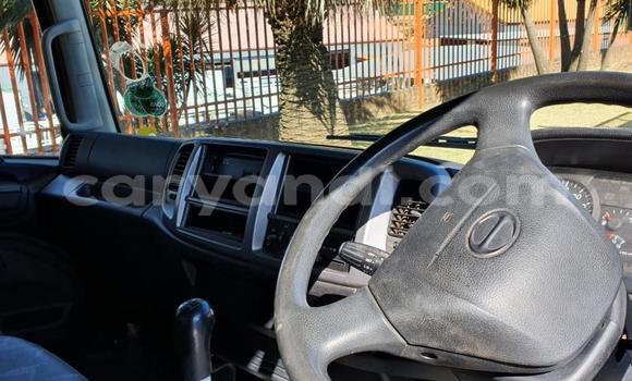 Acheter Occasion Utilitaire Hino 300 Series Blanc à Chipata, Zambie Acheter Occasion Utilitaire Hino 300 Series Blanc à Chipata, Zambie