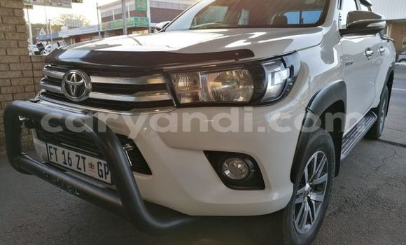 Nunua Ilio tumika Toyota Hilux Nyeupe Gari ndani ya Lusaka nchini Zambia