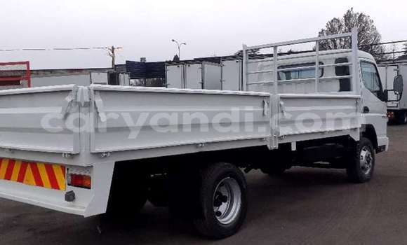 Acheter Occasion Utilitaire Mitsubishi Fuso Blanc à Lusaka, Zambie Acheter Occasion Utilitaire Mitsubishi Fuso Blanc à Lusaka, Zambie