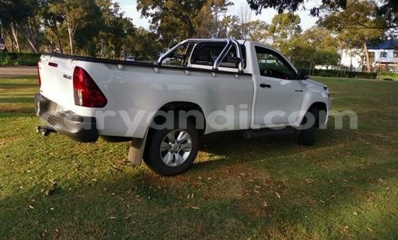 Buy Used Toyota Hilux White Car in Lusaka in Zambia Buy Used Toyota Hilux White Car in Lusaka in Zambia