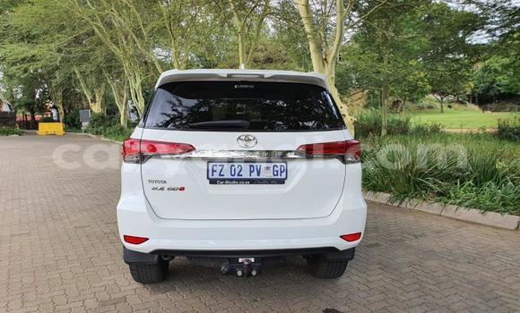 Acheter Occasion Voiture Toyota Fortuner Blanc à Choma, Du sud Acheter Occasion Voiture Toyota Fortuner Blanc à Choma, Du sud