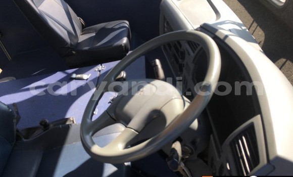 Tenga Tsaru Mercedes‒Benz 190–Series Chena Mota in Chingola in Zambia Tenga Tsaru Mercedes‒Benz 190–Series Chena Mota in Chingola in Zambia