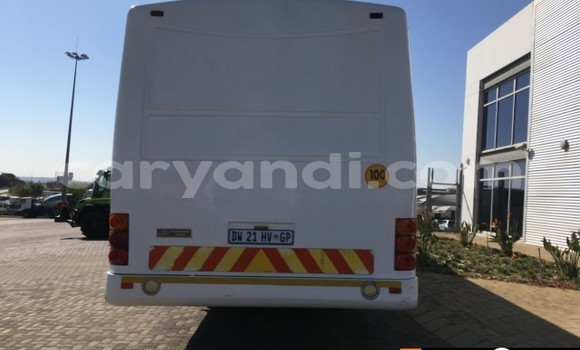 Tenga Tsaru Mercedes‒Benz 190–Series Chena Mota in Chingola in Zambia Tenga Tsaru Mercedes‒Benz 190–Series Chena Mota in Chingola in Zambia