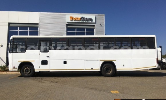 Tenga Tsaru Mercedes‒Benz 190–Series Chena Mota in Chingola in Zambia Tenga Tsaru Mercedes‒Benz 190–Series Chena Mota in Chingola in Zambia