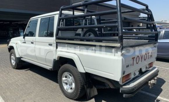 Acheter Occasion Voiture Toyota Land Cruiser Blanc à Chingola, Zambie Acheter Occasion Voiture Toyota Land Cruiser Blanc à Chingola, Zambie