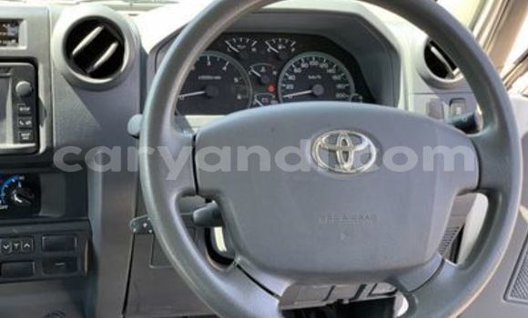 Acheter Occasion Voiture Toyota Land Cruiser Blanc à Chingola, Zambie Acheter Occasion Voiture Toyota Land Cruiser Blanc à Chingola, Zambie