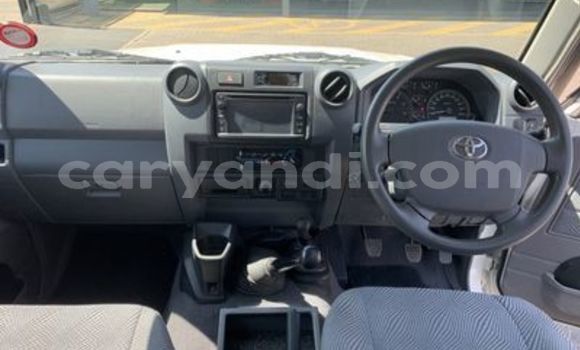 Acheter Occasion Voiture Toyota Land Cruiser Blanc à Chingola, Zambie Acheter Occasion Voiture Toyota Land Cruiser Blanc à Chingola, Zambie