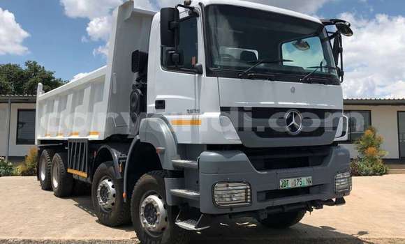 Acheter Occasion Utilitaire Mercedes–Benz 3331 Blanc à Lusaka, Zambie Acheter Occasion Utilitaire Mercedes–Benz 3331 Blanc à Lusaka, Zambie