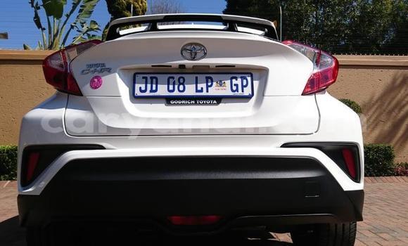 Acheter Occasion Voiture Toyota C-HR Blanc à Lusaka, Zambie Acheter Occasion Voiture Toyota C-HR Blanc à Lusaka, Zambie