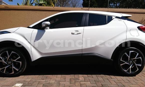 Acheter Occasion Voiture Toyota C-HR Blanc à Lusaka, Zambie Acheter Occasion Voiture Toyota C-HR Blanc à Lusaka, Zambie