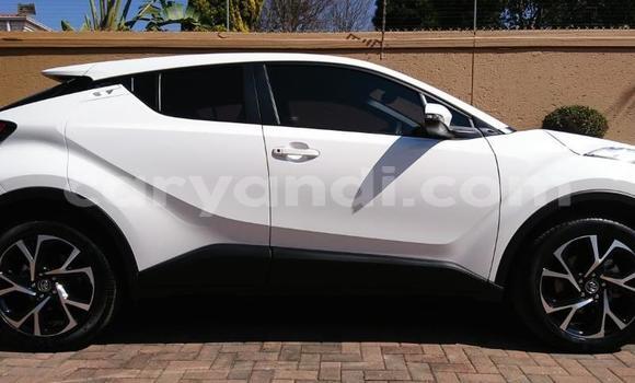 Acheter Occasion Voiture Toyota C-HR Blanc à Lusaka, Zambie Acheter Occasion Voiture Toyota C-HR Blanc à Lusaka, Zambie