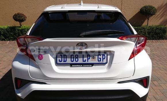 Acheter Occasion Voiture Toyota C-HR Blanc à Lusaka, Zambie Acheter Occasion Voiture Toyota C-HR Blanc à Lusaka, Zambie