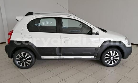 Acheter Occasion Voiture Toyota Etios Blanc à Lusaka, Zambie Acheter Occasion Voiture Toyota Etios Blanc à Lusaka, Zambie