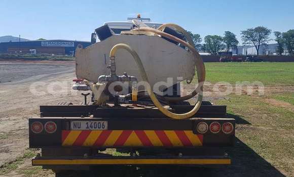 Tenga Tsaru Mercedes–Benz 1213 Chena Rori in Lusaka in Zambia Tenga Tsaru Mercedes–Benz 1213 Chena Rori in Lusaka in Zambia