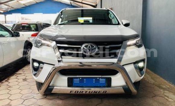 Acheter Occasion Voiture Toyota Fortuner Blanc à Ndola, Zambie