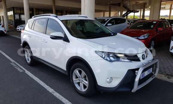 Acheter Occasion Voiture Toyota RAV4 Blanc à Livingstone, Zambie