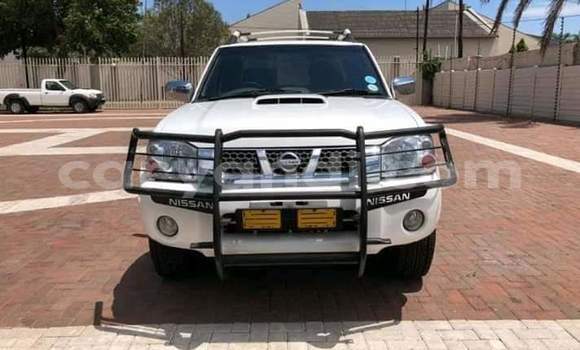 Buy Used Nissan NP 300 White Car in Kitwe in Zambia