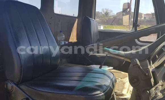 Tenga Tsaru Mercedes–Benz 1213 Chena Rori in Lusaka in Zambia Tenga Tsaru Mercedes–Benz 1213 Chena Rori in Lusaka in Zambia