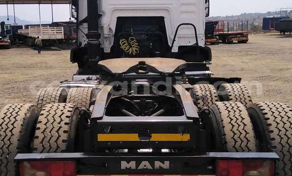 Acheter Occasion Utilitaire Man TGX Blanc à Lusaka, Zambie Acheter Occasion Utilitaire Man TGX Blanc à Lusaka, Zambie