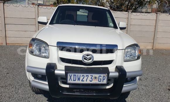 Acheter Occasion Voiture Mazda BT-50 Blanc à Livingstone, Zambie Acheter Occasion Voiture Mazda BT-50 Blanc à Livingstone, Zambie