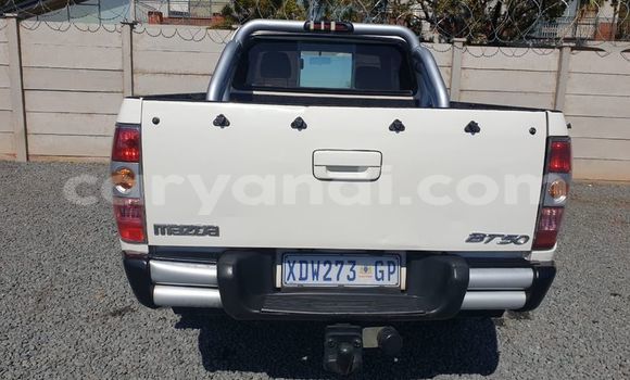 Acheter Occasion Voiture Mazda BT-50 Blanc à Livingstone, Zambie Acheter Occasion Voiture Mazda BT-50 Blanc à Livingstone, Zambie