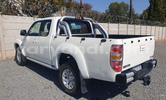 Acheter Occasion Voiture Mazda BT-50 Blanc à Livingstone, Zambie Acheter Occasion Voiture Mazda BT-50 Blanc à Livingstone, Zambie