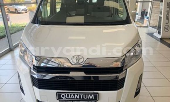 Buy Used Toyota iQ White Car in Chingola in Zambia