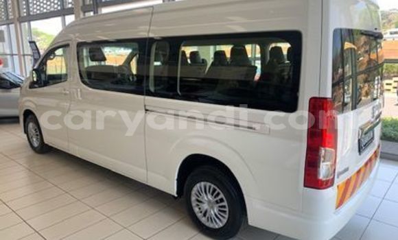 Acheter Occasion Voiture Toyota iQ Blanc à Chingola, Zambie Acheter Occasion Voiture Toyota iQ Blanc à Chingola, Zambie