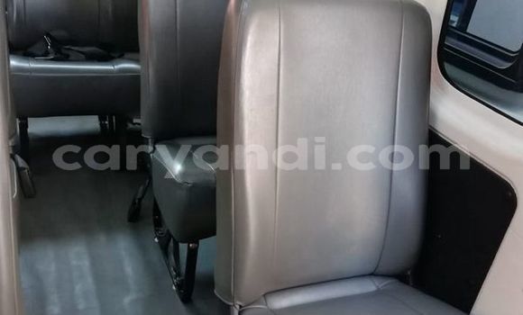 Acheter Occasion Voiture Nissan Caravan Blanc à Livingstone, Zambie Acheter Occasion Voiture Nissan Caravan Blanc à Livingstone, Zambie