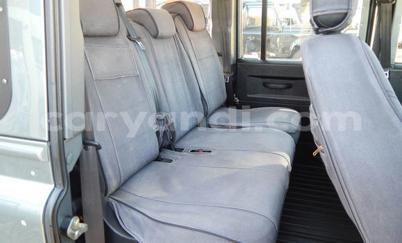 Acheter Occasion Voiture Land Rover Defender Gris à Livingstone, Zambie Acheter Occasion Voiture Land Rover Defender Gris à Livingstone, Zambie