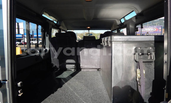 Acheter Occasion Voiture Land Rover Defender Gris à Livingstone, Zambie Acheter Occasion Voiture Land Rover Defender Gris à Livingstone, Zambie