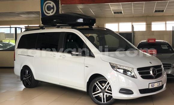 Acheter Occasion Voiture Mercedes‒Benz Viano Blanc à Lusaka, Zambie
